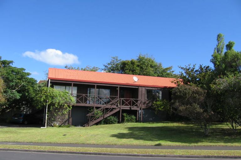 Photo of property in 24 Bronzewing Terrace, Unsworth Heights, Auckland, 0632