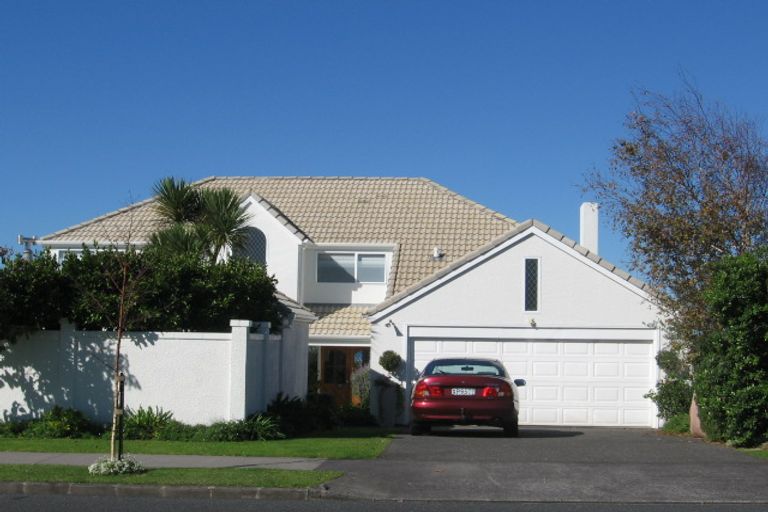 Photo of property in 112 Wiseley Road, West Harbour, Auckland, 0618