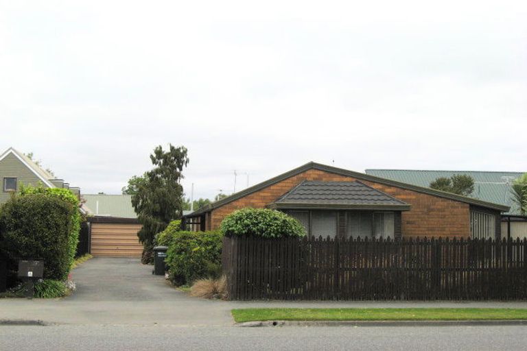 Photo of property in 2/25 Withells Road, Avonhead, Christchurch, 8042