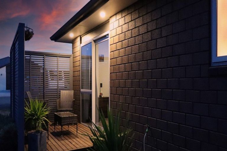 Photo of property in 1 Routhan Way, Carterton, 5713