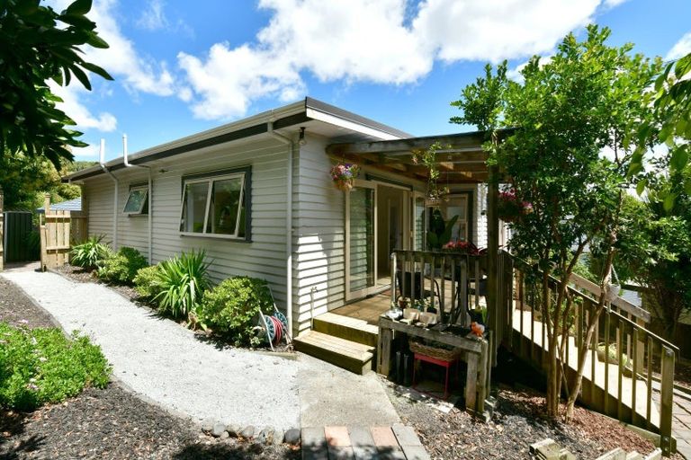 Photo of property in 2/596 Whangaparaoa Road, Stanmore Bay, Whangaparaoa, 0932