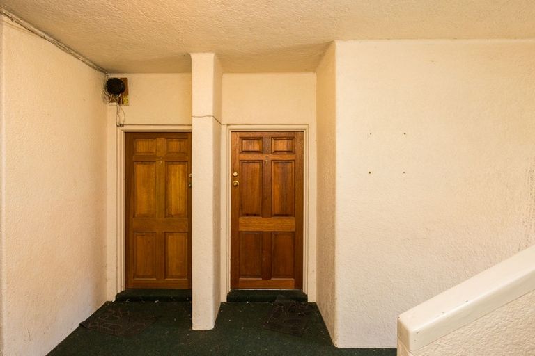 Photo of property in 553 Featherston Street, Roslyn, Palmerston North, 4414