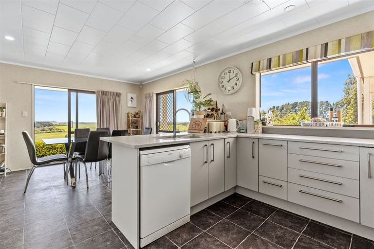 Photo of property in 1568a Old Coach Road, Pukehina, 3186