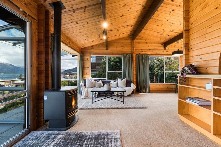 Photo of property in 20 Earnslaw Terrace, Queenstown, 9300