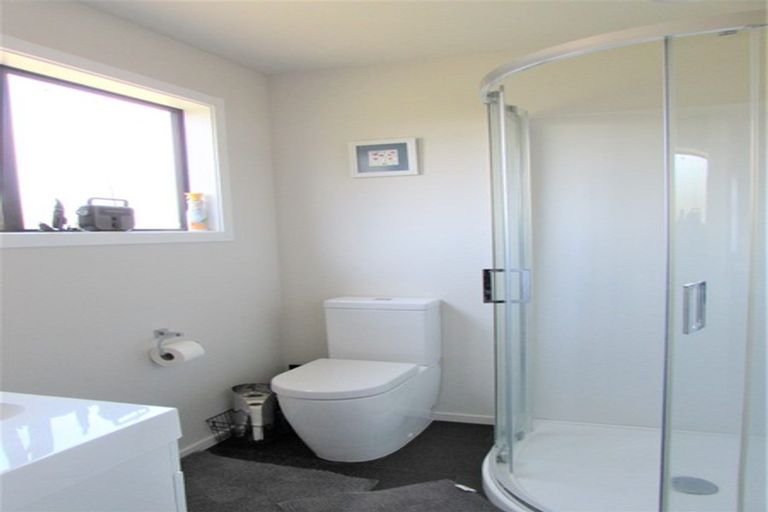 Photo of property in 23 King Charles Drive, Kingsley Heights, Upper Hutt, 5018