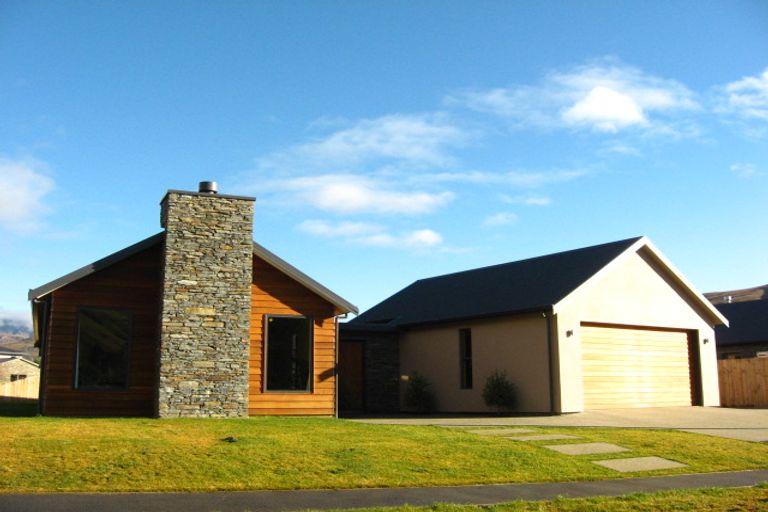 Photo of property in 2 Bridesdale Drive, Lake Hayes, Queenstown, 9304