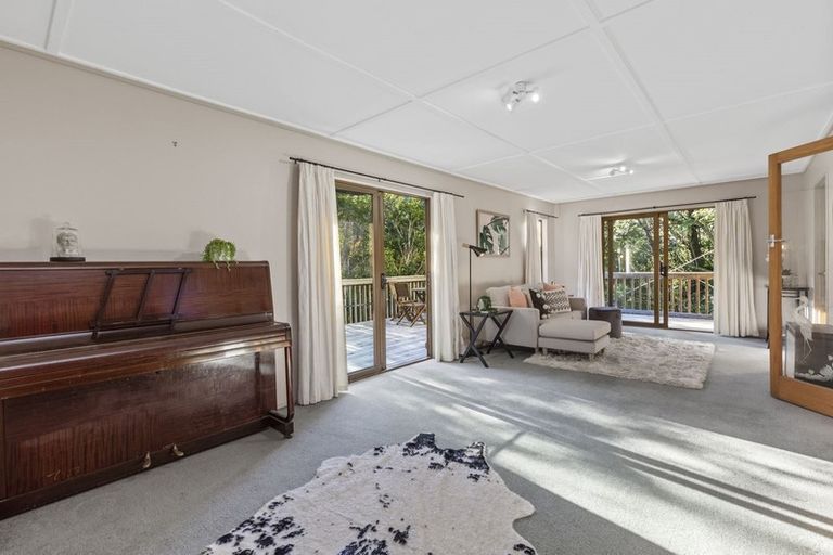 Photo of property in 5 Miromiro Road, Normandale, Lower Hutt, 5010