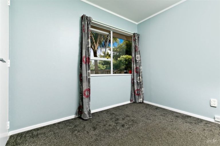 Photo of property in 19 Imperial Place, Henderson, Auckland, 0612