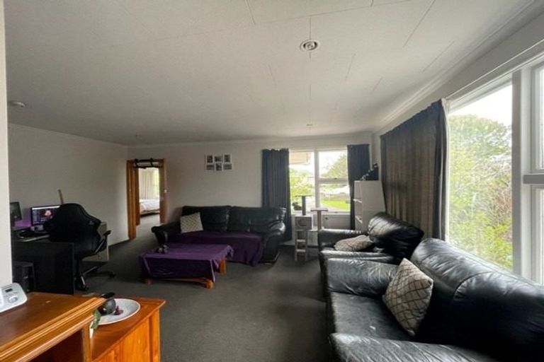 Photo of property in 16 Eglinton Street, Avondale, Christchurch, 8061
