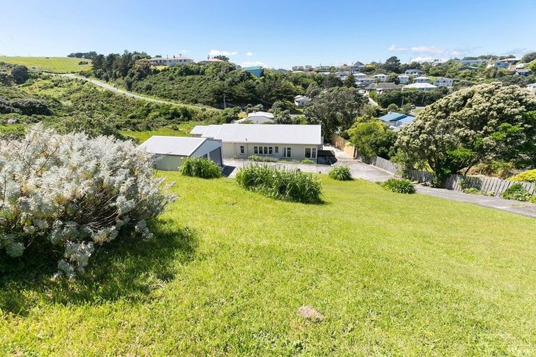 Photo of property in 46 Whanake Street, Titahi Bay, Porirua, 5022