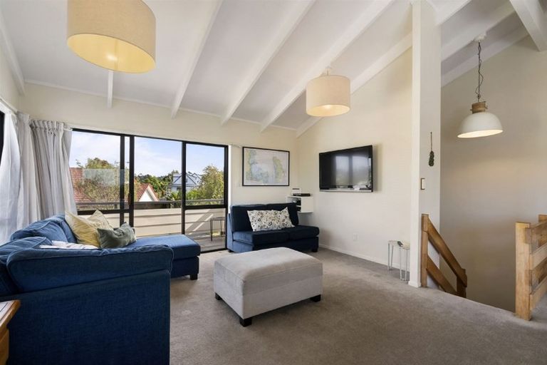 Photo of property in 2/3 Ceramco Place, Torbay, Auckland, 0630