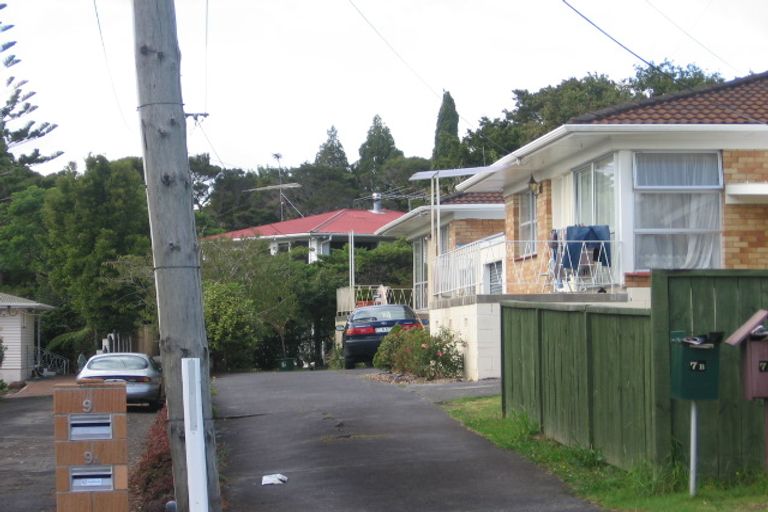 Photo of property in 2/7 Moore Street, Hillcrest, Auckland, 0627