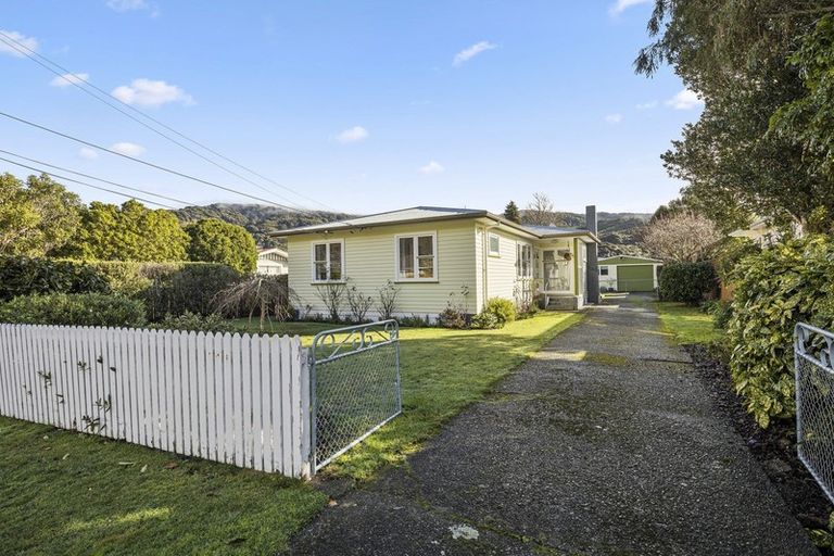 Photo of property in 68 Peel Place, Wainuiomata, Lower Hutt, 5014