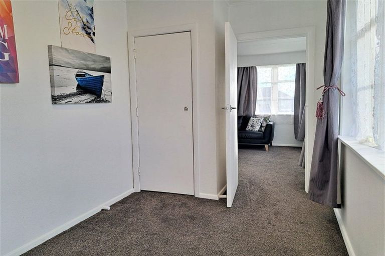 Photo of property in 17 Strand Crescent, Naenae, Lower Hutt, 5011