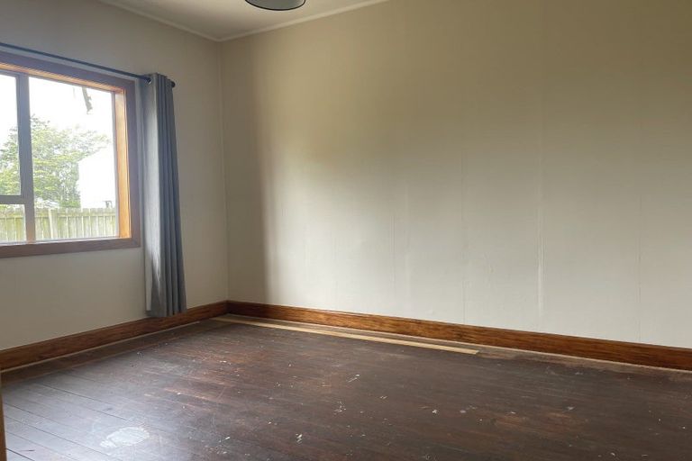 Photo of property in 50 Seaward Road, Edendale, 9825