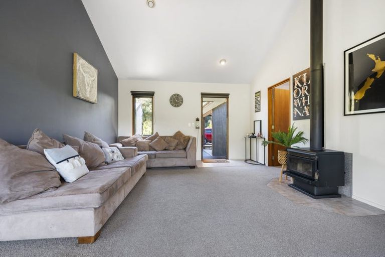 Photo of property in 46 Stoney Creek Drive, Waitakere, Henderson, 0782