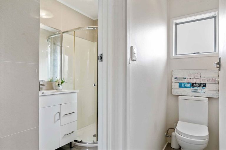 Photo of property in 1/2 Halberg Street, Glenfield, Auckland, 0629