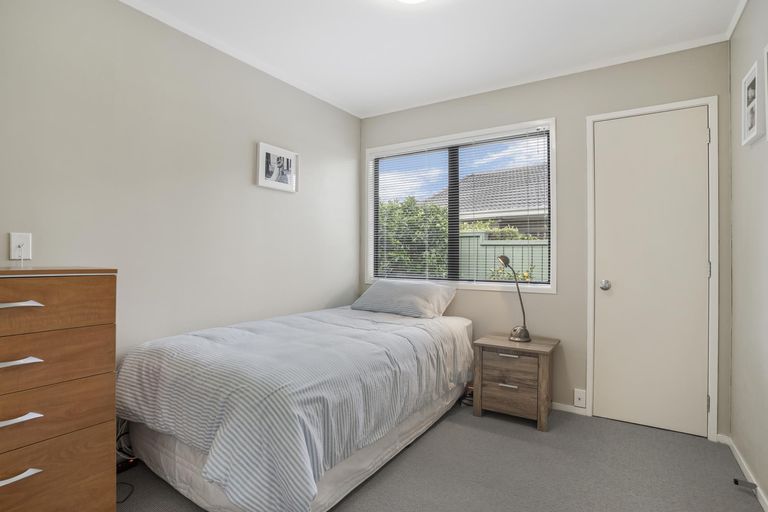 Photo of property in 2/10 Pinewood Grove, Botany Downs, Auckland, 2010