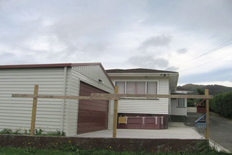 Photo of property in 17 Coates Street, Tawa, Wellington, 5028
