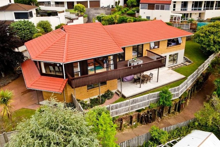 Photo of property in 12 Bragato Place, Chatswood, Auckland, 0626