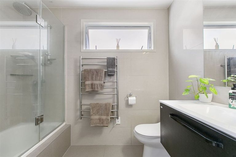 Photo of property in 87 Oreil Avenue, West Harbour, Auckland, 0618