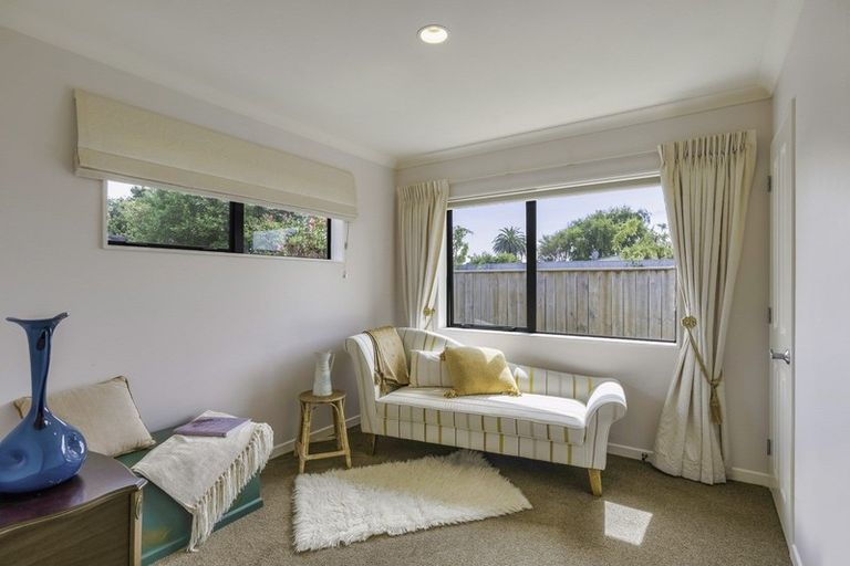 Photo of property in 8 Ian Peter Way, Otaki, 5512