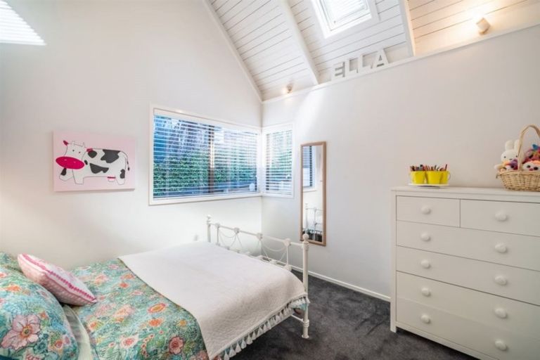 Photo of property in 27 Le Roy Terrace, Birkenhead, Auckland, 0626