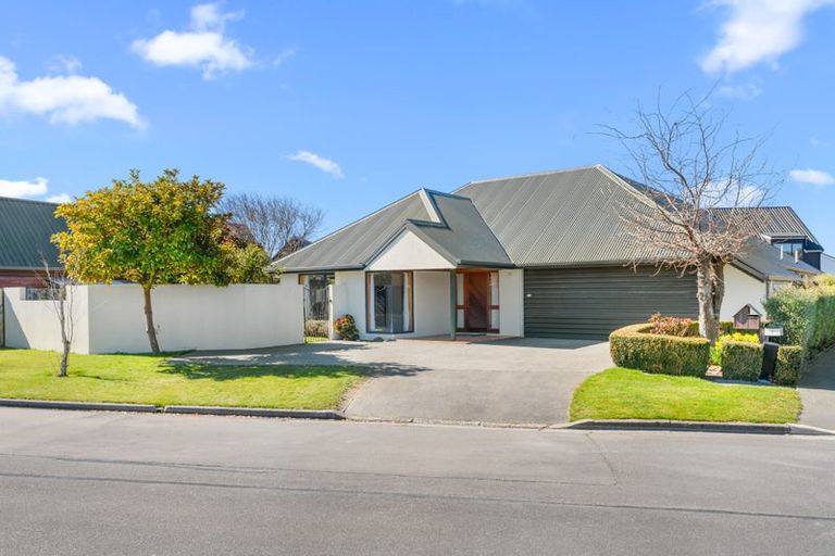 Photo of property in 8 Claverley Gardens, Avonhead, Christchurch, 8042