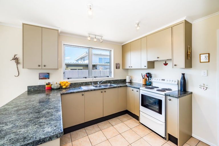 Photo of property in 5 Callender Terrace, Paraparaumu Beach, Paraparaumu, 5032