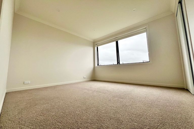 Photo of property in 28 Rauriki Lane, Rosehill, Papakura, 2113