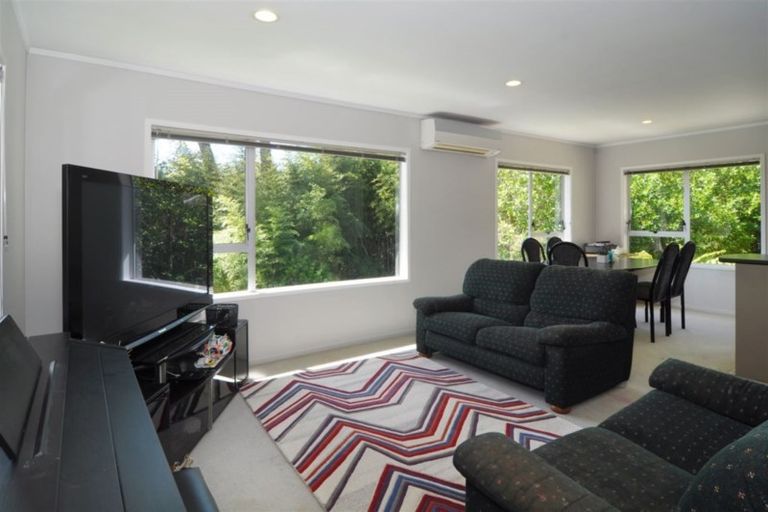 Photo of property in 1/333 Triangle Road, Massey, Auckland, 0614