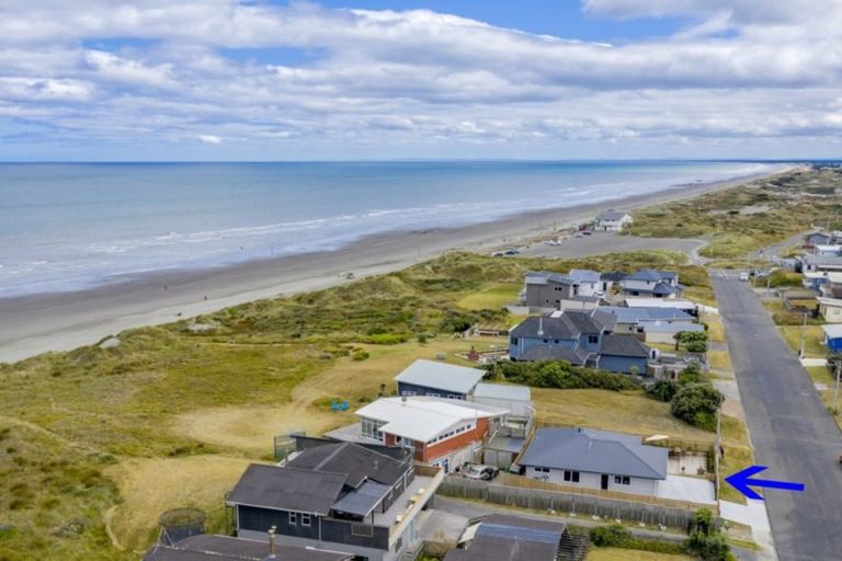 Photo of property in 18 Marine Parade South, Foxton Beach, Foxton, 4815