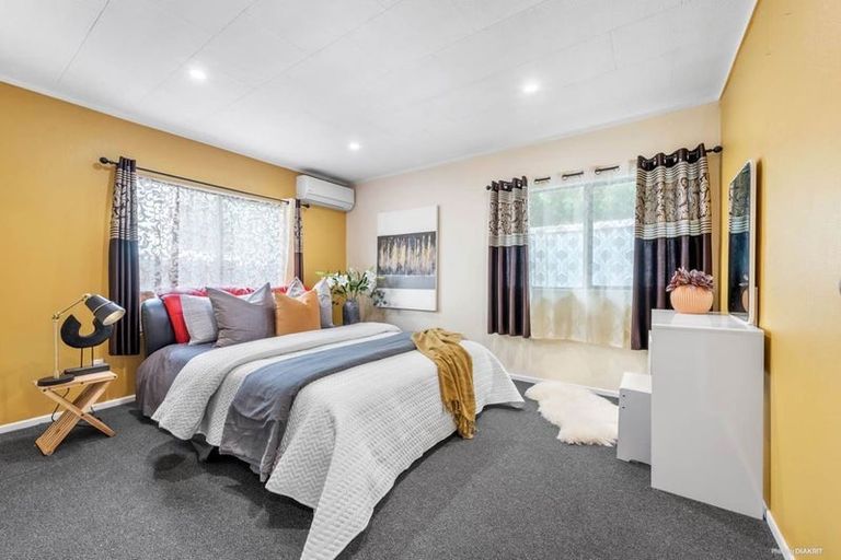 Photo of property in 32 Trojan Crescent, New Lynn, Auckland, 0600