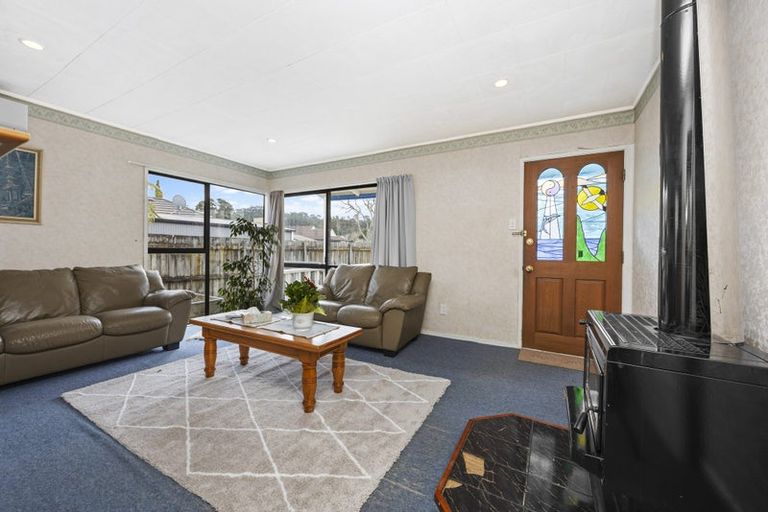 Photo of property in 39 Redlands Grove, Swanson, Auckland, 0612