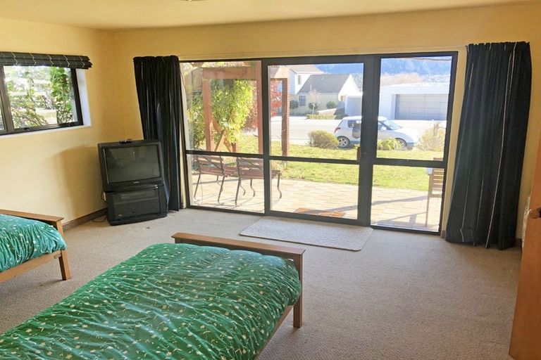 Photo of property in 17 Oregon Drive, Kelvin Heights, Queenstown, 9300