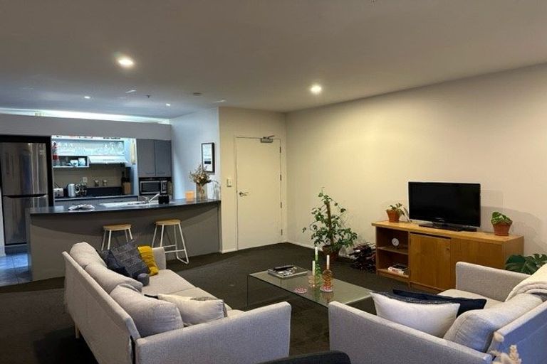 Photo of property in St Peters Apartments, 7e/192 Willis Street, Te Aro, Wellington, 6011