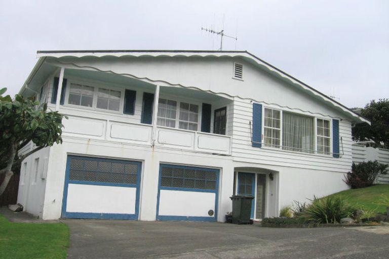 Photo of property in 4 Balliol Drive, Tawa, Wellington, 5028