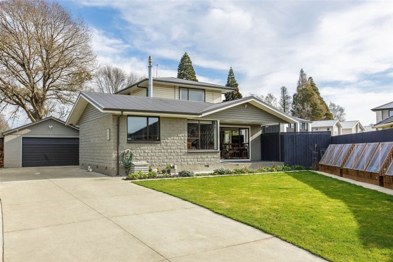 Photo of property in 23 Aileen Place, Upper Riccarton, Christchurch, 8041