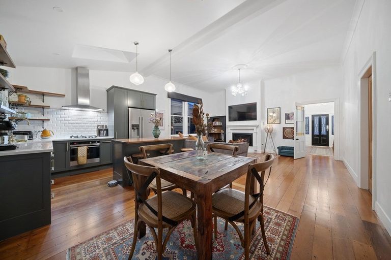 Photo of property in 240 Sutherland Road, Lyall Bay, Wellington, 6022