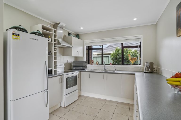 Photo of property in 2/10 Pinewood Grove, Botany Downs, Auckland, 2010