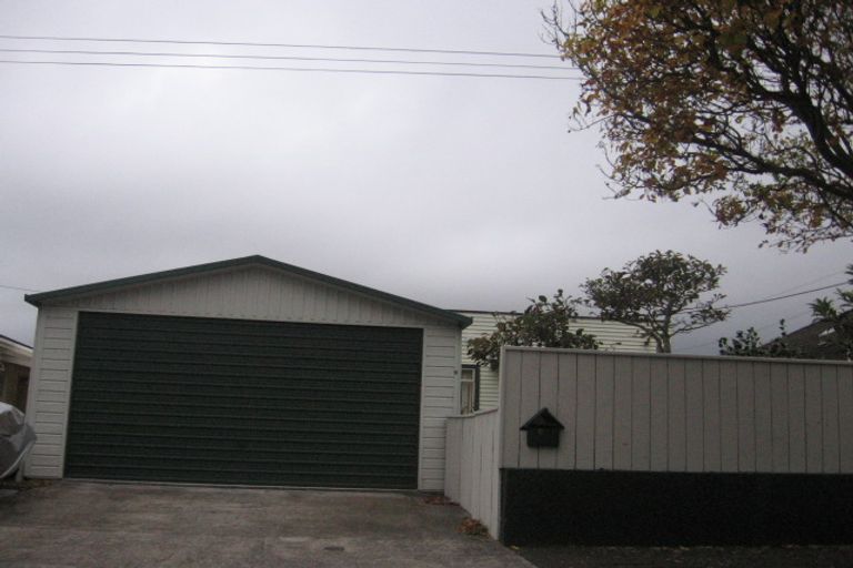 Photo of property in 1/6 Saulbrey Grove, Woburn, Lower Hutt, 5010