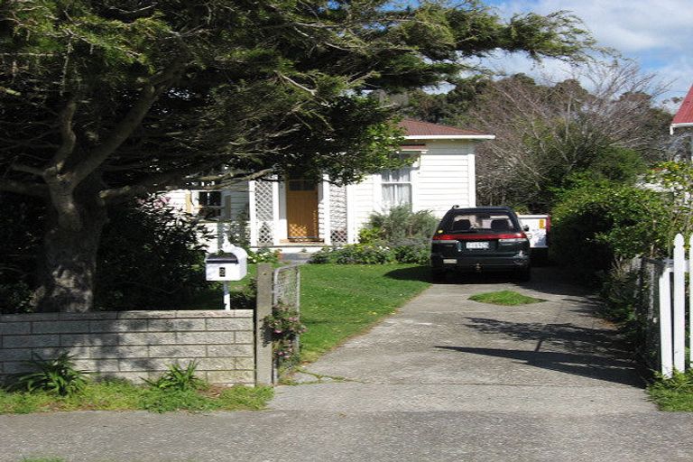 Photo of property in 2 Awamutu Grove, Waiwhetu, Lower Hutt, 5010