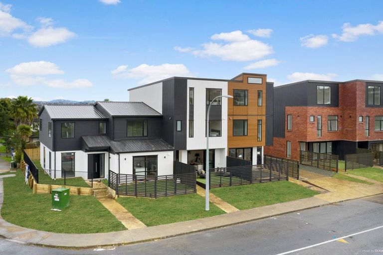 Photo of property in 35 Lewis Road, Pakuranga, Auckland, 2010