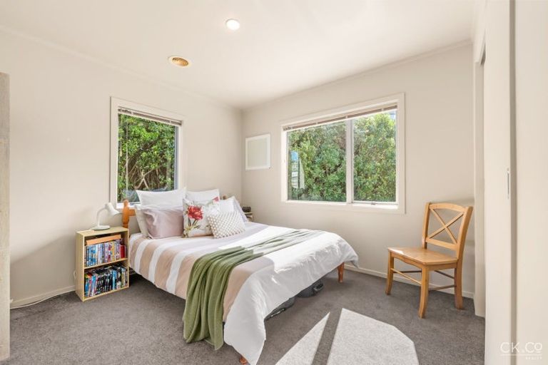 Photo of property in 18 Arahiwi Grove, Tirohanga, Lower Hutt, 5010