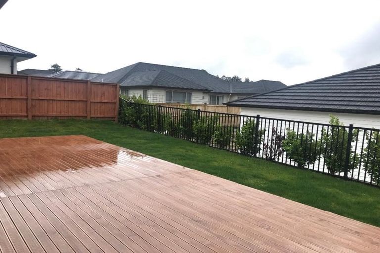 Photo of property in 33 Nobilo Road, Kumeu, 0810