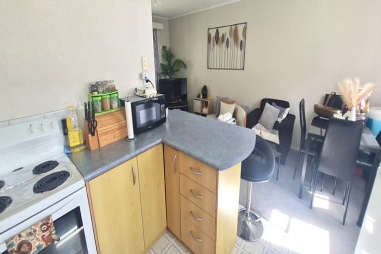Photo of property in 2/42 Regent Street, Papatoetoe, Auckland, 2025