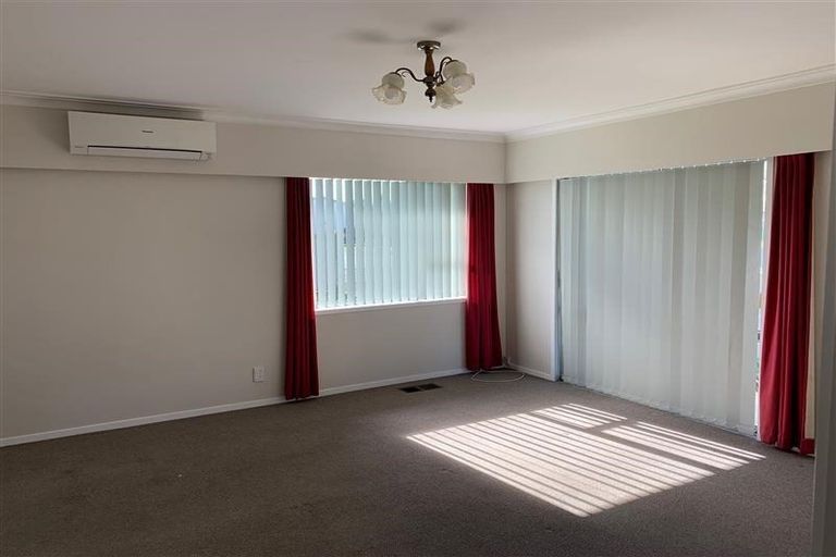 Photo of property in 1/111 Chivalry Road, Glenfield, Auckland, 0629