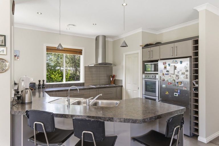 Photo of property in 10 Metzenthin Close, Raumati South, Paraparaumu, 5032