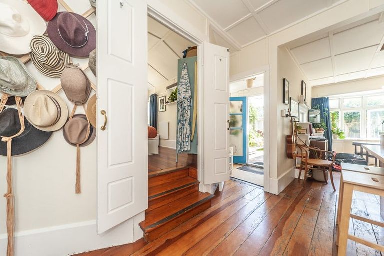 Photo of property in 83 Apu Crescent, Lyall Bay, Wellington, 6022