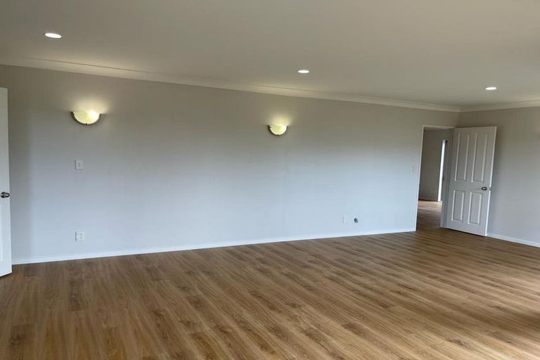 Photo of property in 19 Walter Haddrell Crescent, Flat Bush, Auckland, 2016